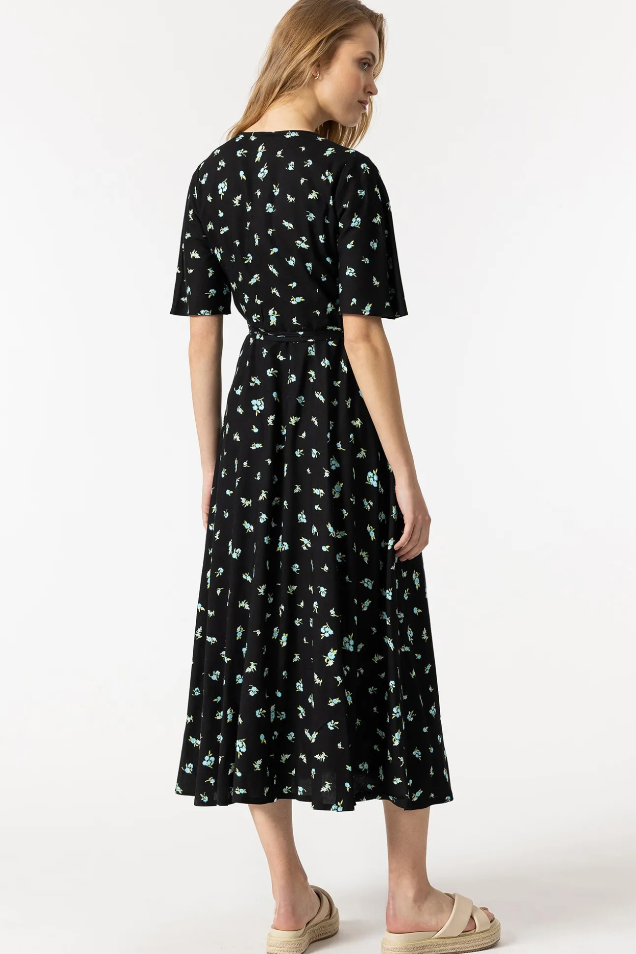 Vestido Midi Floral Cruzado Con Lazo